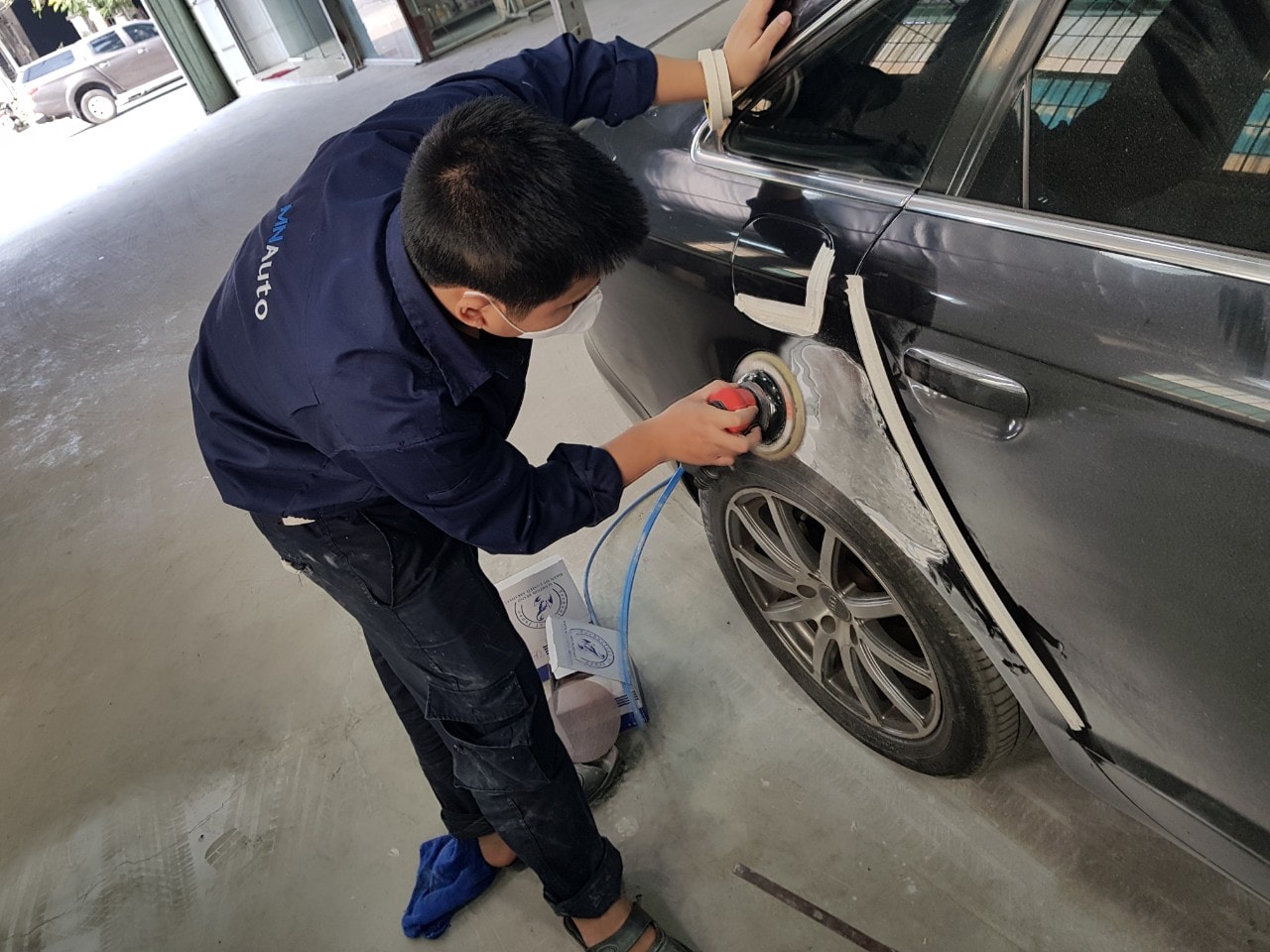 cty-dung-tién-cung-cap-quy-trinh-cha-nham-kho-cho-cac-garage-voi-cac-san-pham-nham-dén-tu-my-thuy-sĩ-nhat-han-quoc
