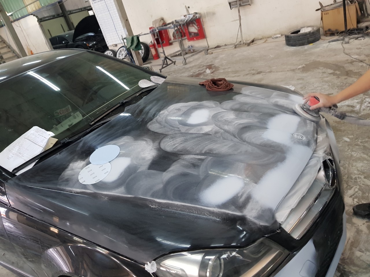 cty-dung-tién-cung-cap-quy-trinh-cha-nham-kho-cho-cac-garage-voi-cac-san-pham-nham-dén-tu-my-thuy-sĩ-nhat-han-quoc
